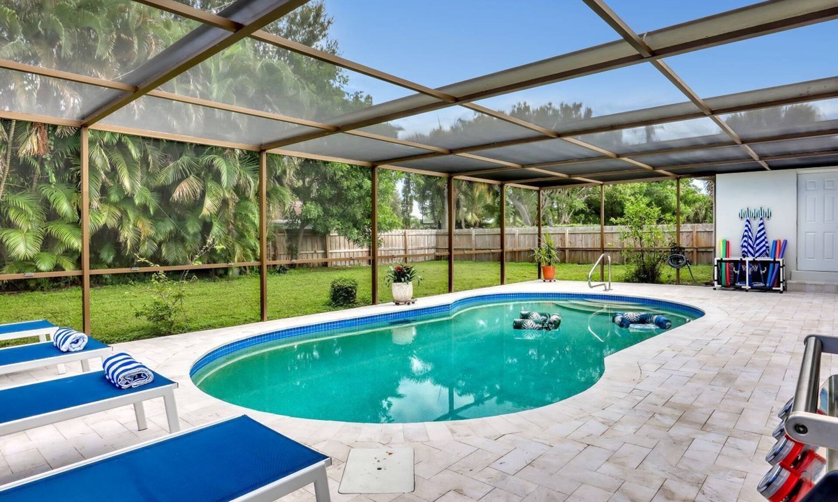 Hunt Club Villa | Palm Paradise Villa Private Pool Near Beaches
