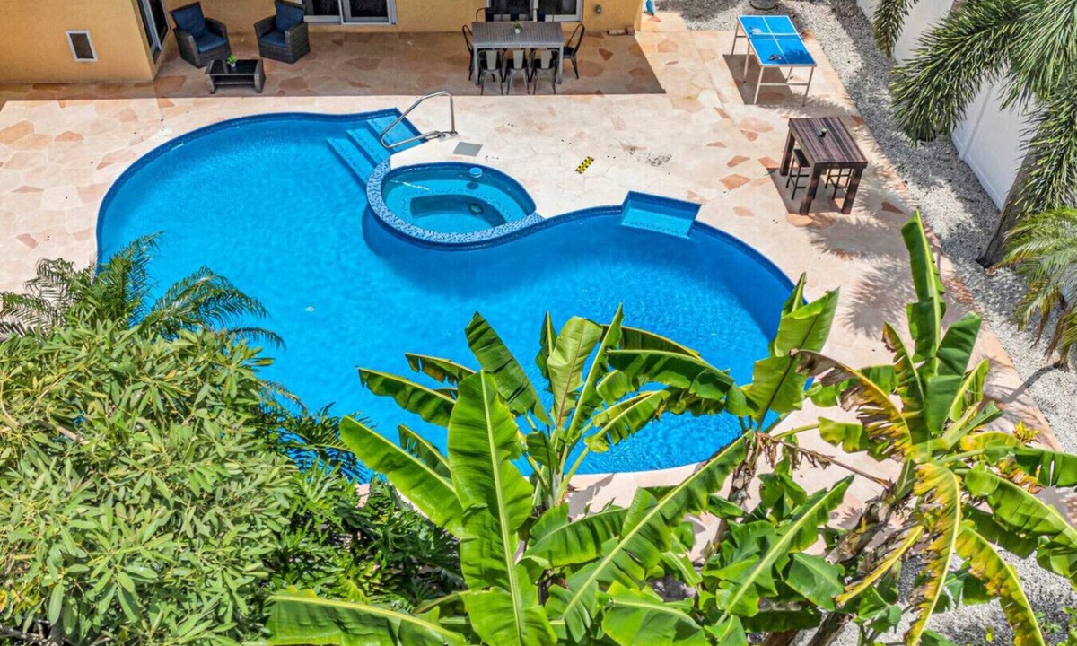 Tropic Palms House | Palm Paradise Retreat -Heated Pool East Delray 4/3