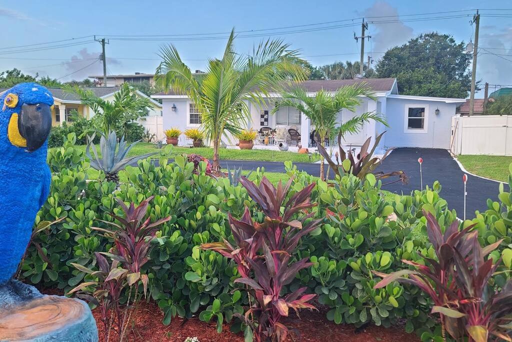 Palm Springs House | Palm Springs 3-Bedroom 2-Bath 5 Miles to the Beach