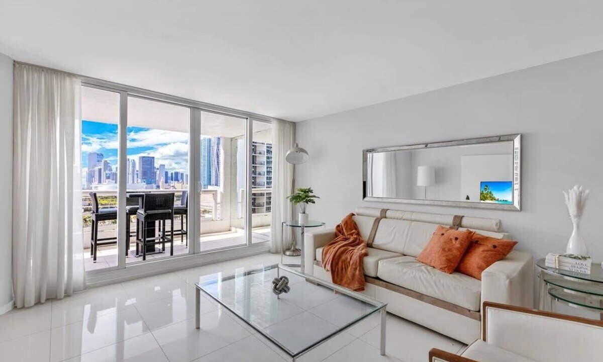 Downtown Miami Apartment | Panoramic Views | Premium Amenities | StayCozy