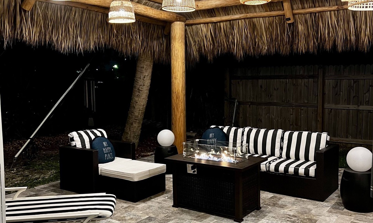 Singer Island House | PARADISE BY THE BEACH AND YOUR OWN PRIVATE POOL