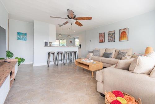 Pompano Beach House | Paradise Oasis with Heated Pool 8 mins from the Beach!