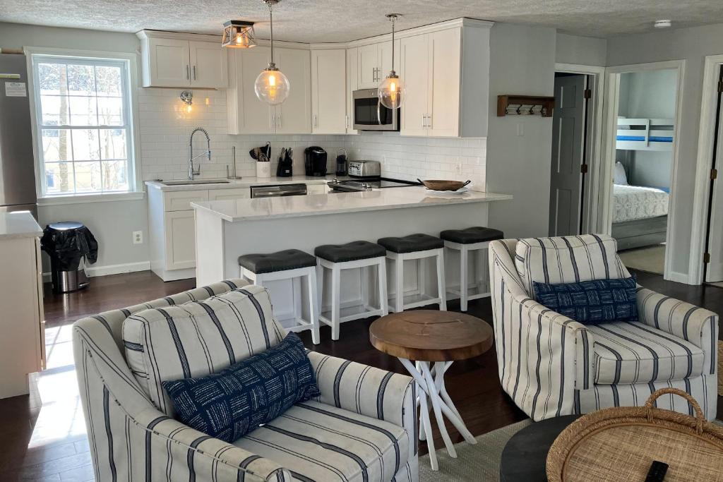 Meredith House | Patrician Shores Beach Abode