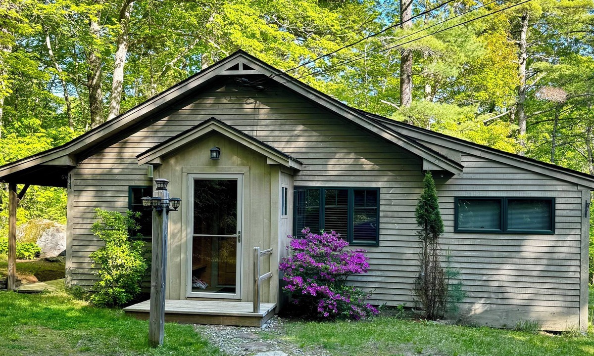 Lincolnville Cottage | Peaceful 2-bedroom cottage in charming Lincolnville, near lake, winery & Camden