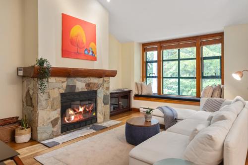 Blackcomb House | Peaceful Home with PRIVATE Hot Tub and Garage by Harmony Whistler