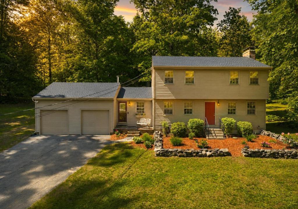 Meredith House | Peaceful Lakes Region Retreat, Canoe & Fire pit