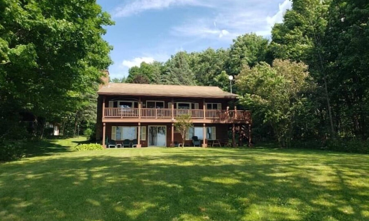 Grand Isle Cabin | Peaceful log home on lake Champlain with mooring