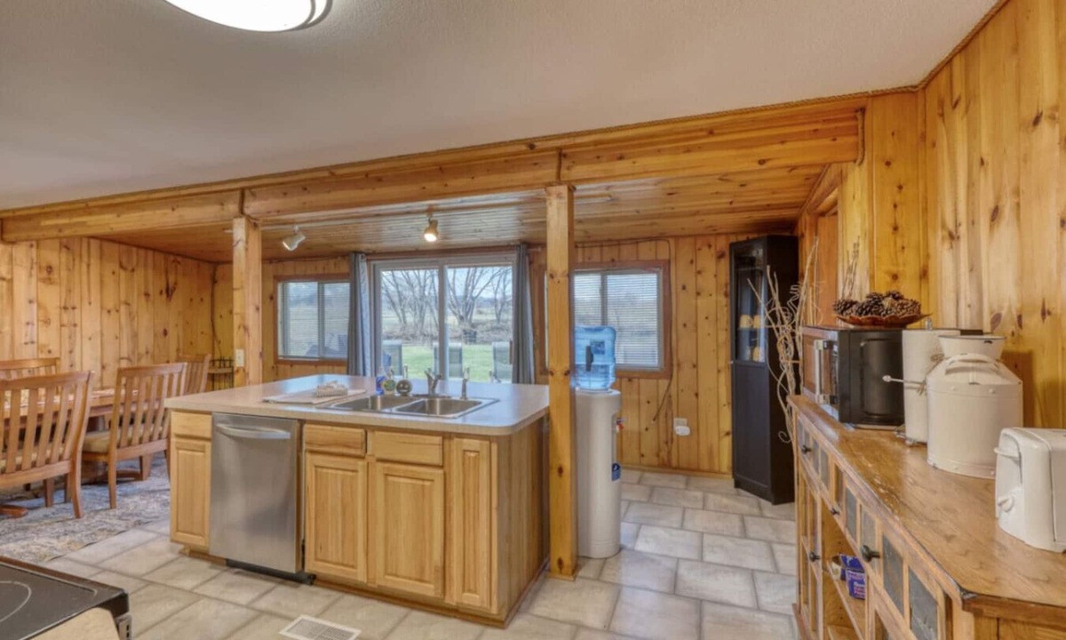 Spearfish Cabin | Peaceful pondside lodge-wildlife lover`s dream!