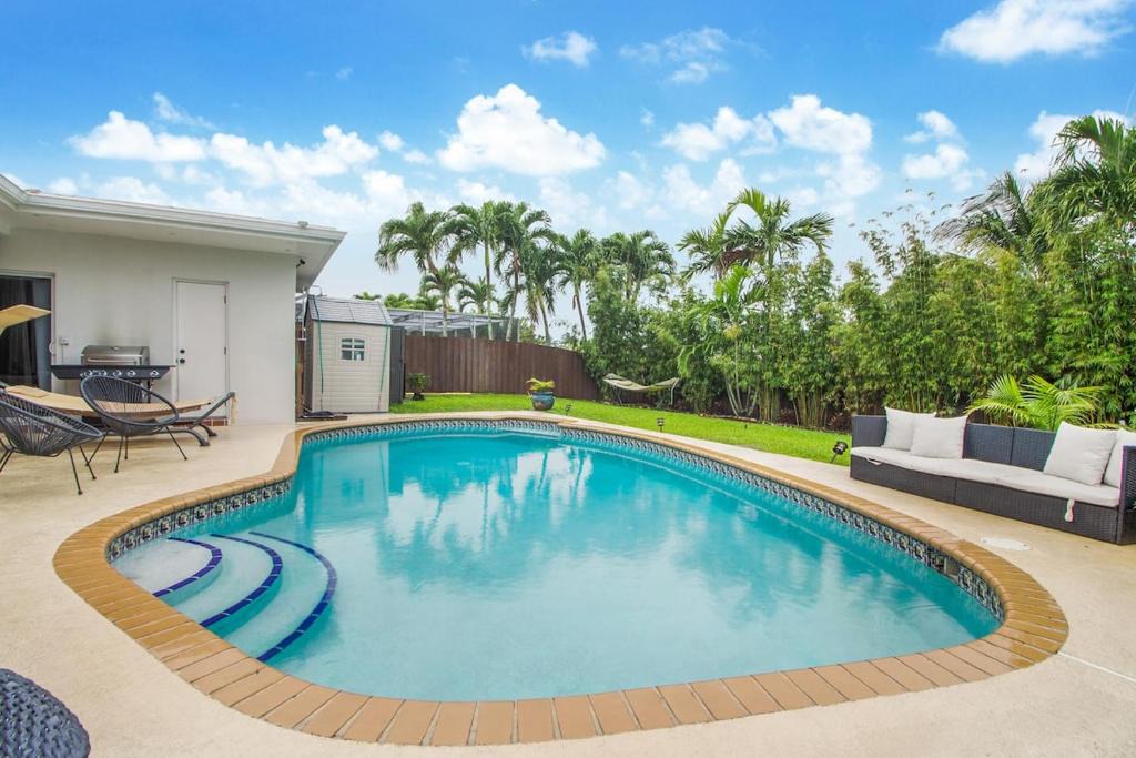 Hollywood Hills Villa | Peaceful Retreat With A Pool 15 Min Away Beach