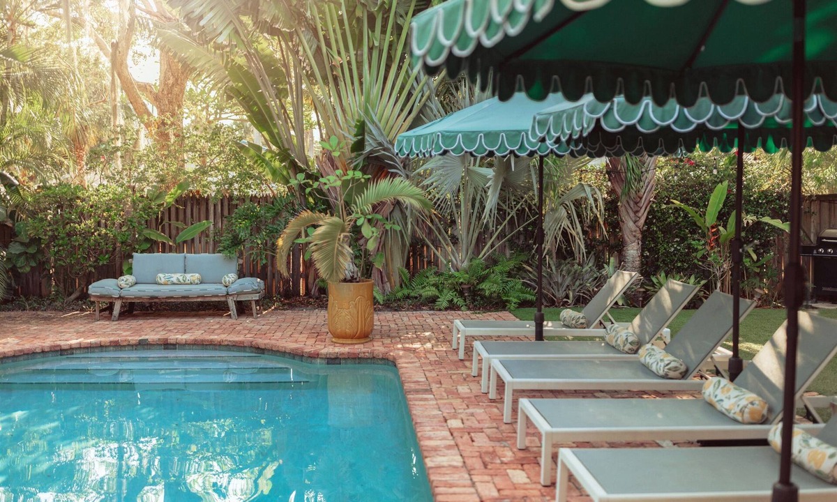 West Palm Beach Cottage | Peach Cottage: Palm Beach-style bliss, shared pool