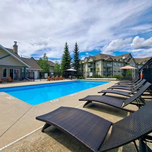 East Kootenay Apartment | Peaks of Radium by StayIn