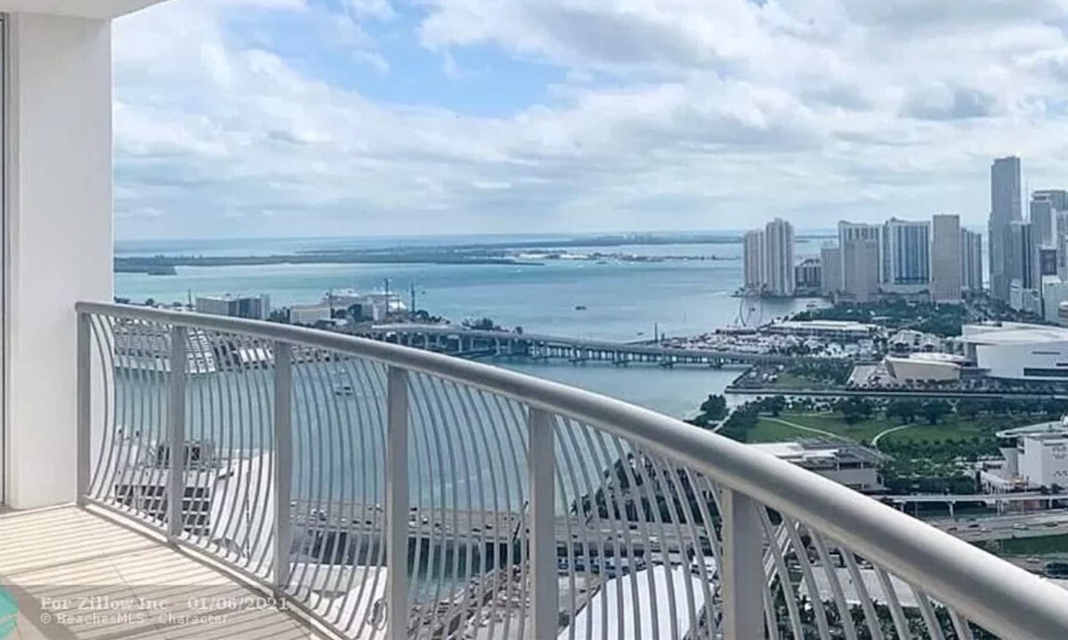 Seybold Condo | Penthouse 2Bd/2Ba Bay/Parking/MilView/Balcony