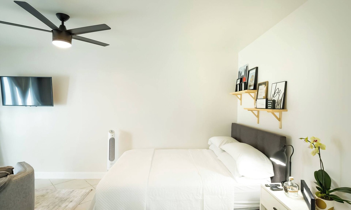 Hollywood Apartment | Perfect 1-bedroom studio with AC in welcoming Hollywood