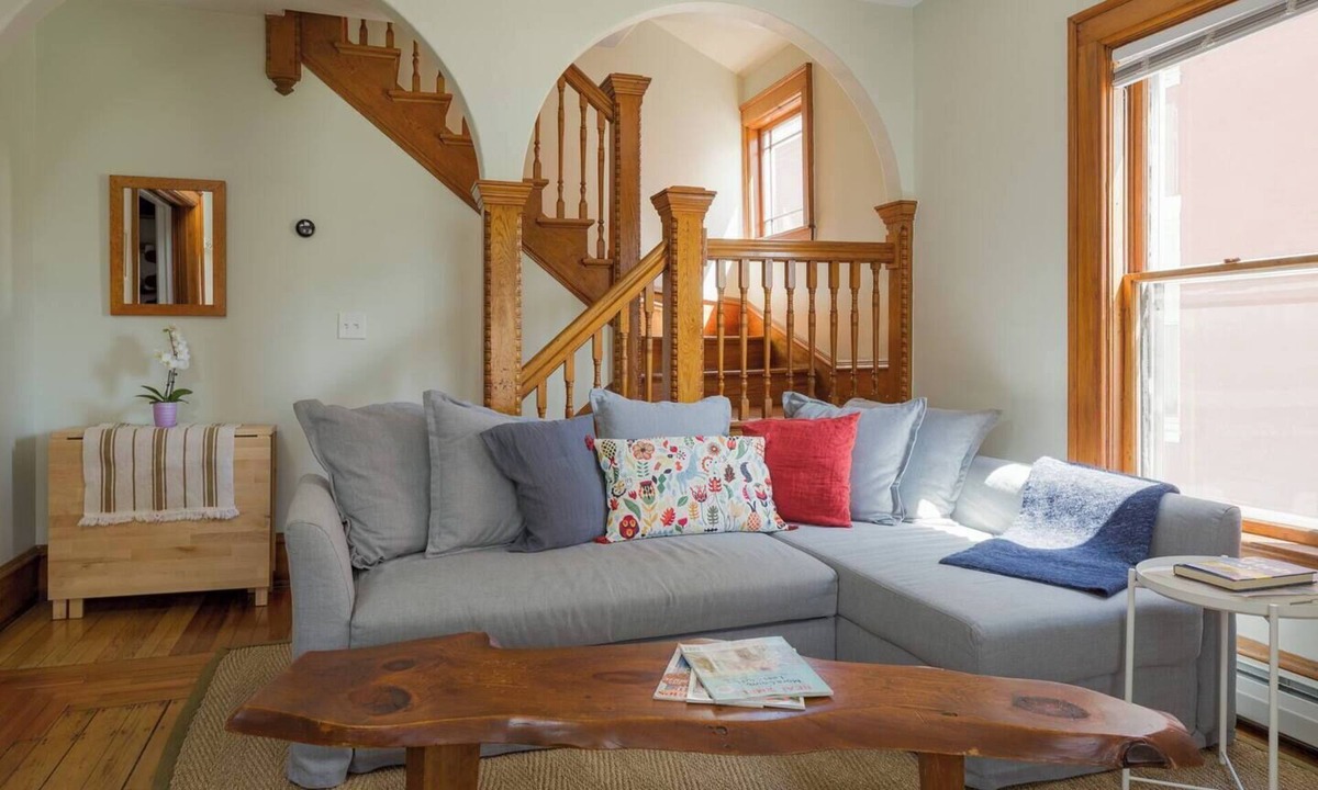 Old North End Apartment | Pet-Friendly 2BR on Battery Park, Lake Views