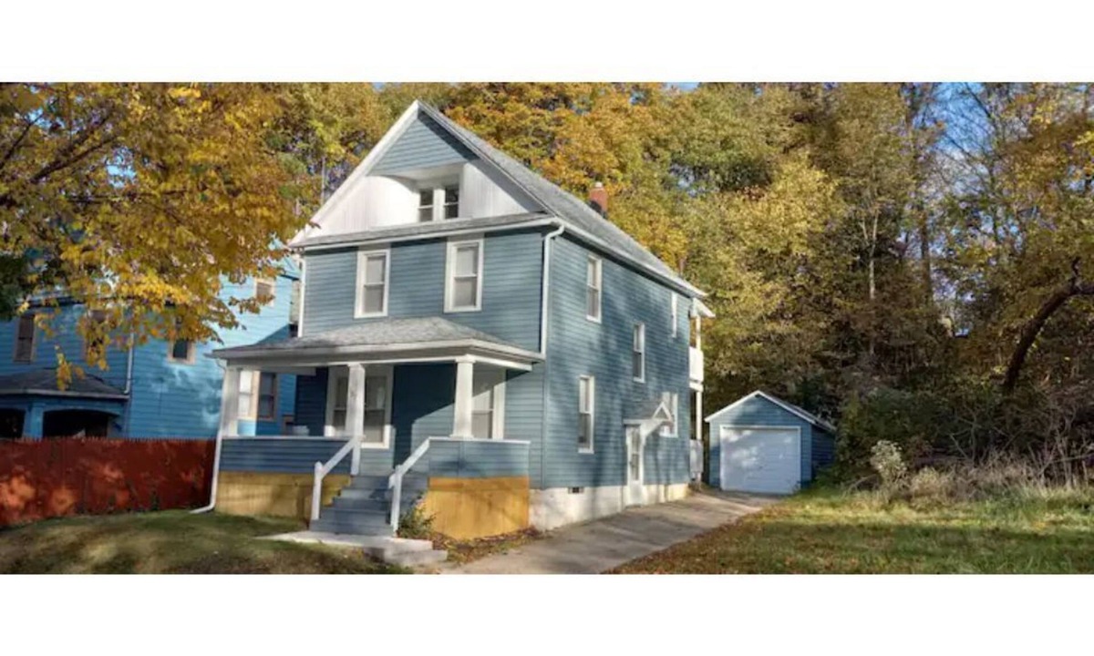 Akron House | Pet friendly home near Cuyahoga and Portage Lakes sleeps 10, 3 decks & fire pit.
