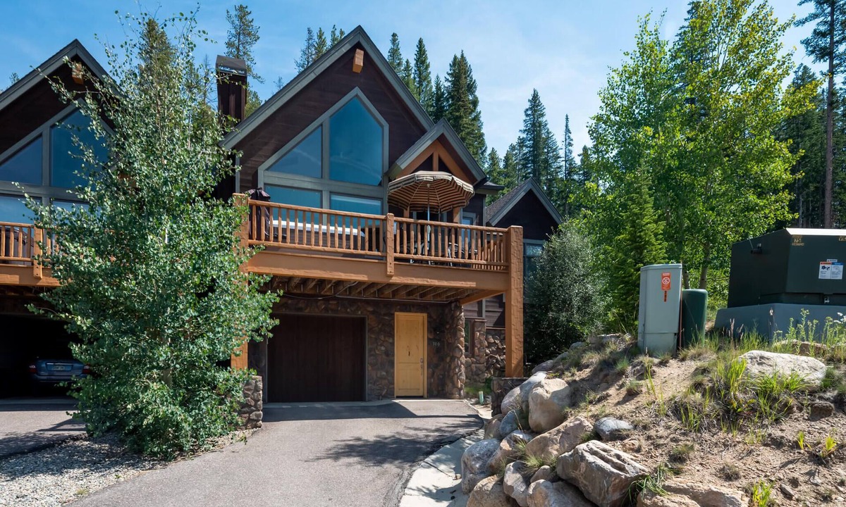 Winter Park House | 🐾 PET-FRIENDLY | Lakota Antlers 300 | Alpenglow Hot Tub Views | Game Room!