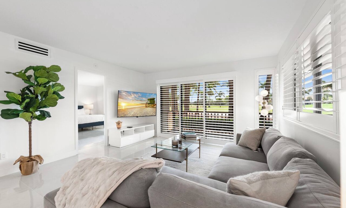 Hunt Club Apartment | PGA National Private Entrance Condo - Golf Course Views -Renovated 2023