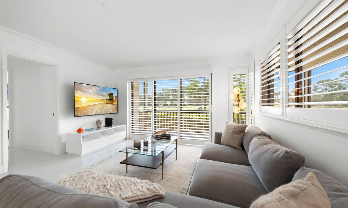 Hunt Club Apartment | PGA National Private Entrance Condo W/Amazing Golf Course Views-2023 Renovation