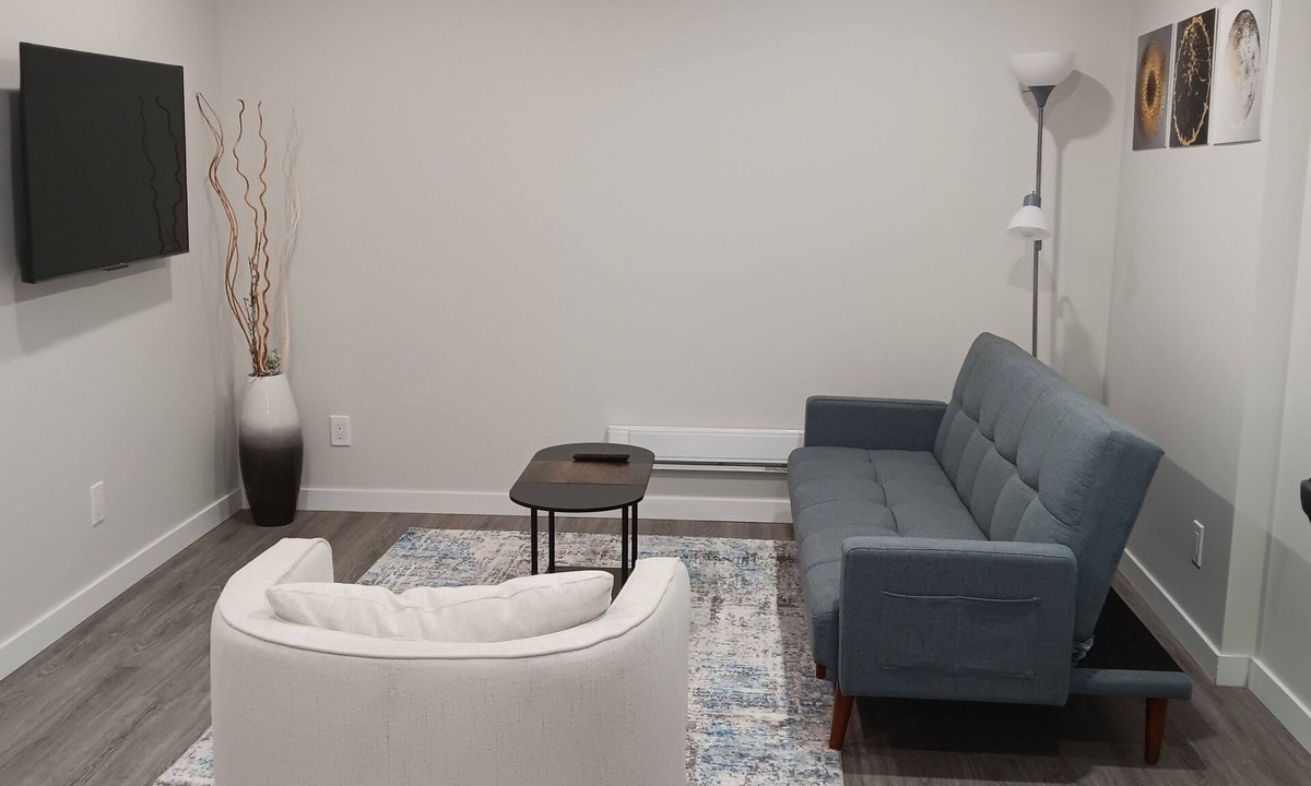 Regina House | Pharezy Luxe Modern 1-Bedroom. Perfect for you.