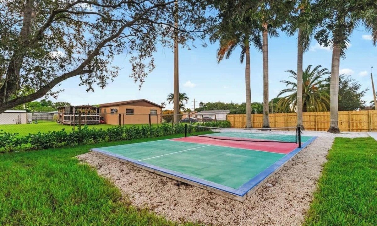 Miami Gardens House | Pickleball Oasis Container Pool Near Hard Rock
