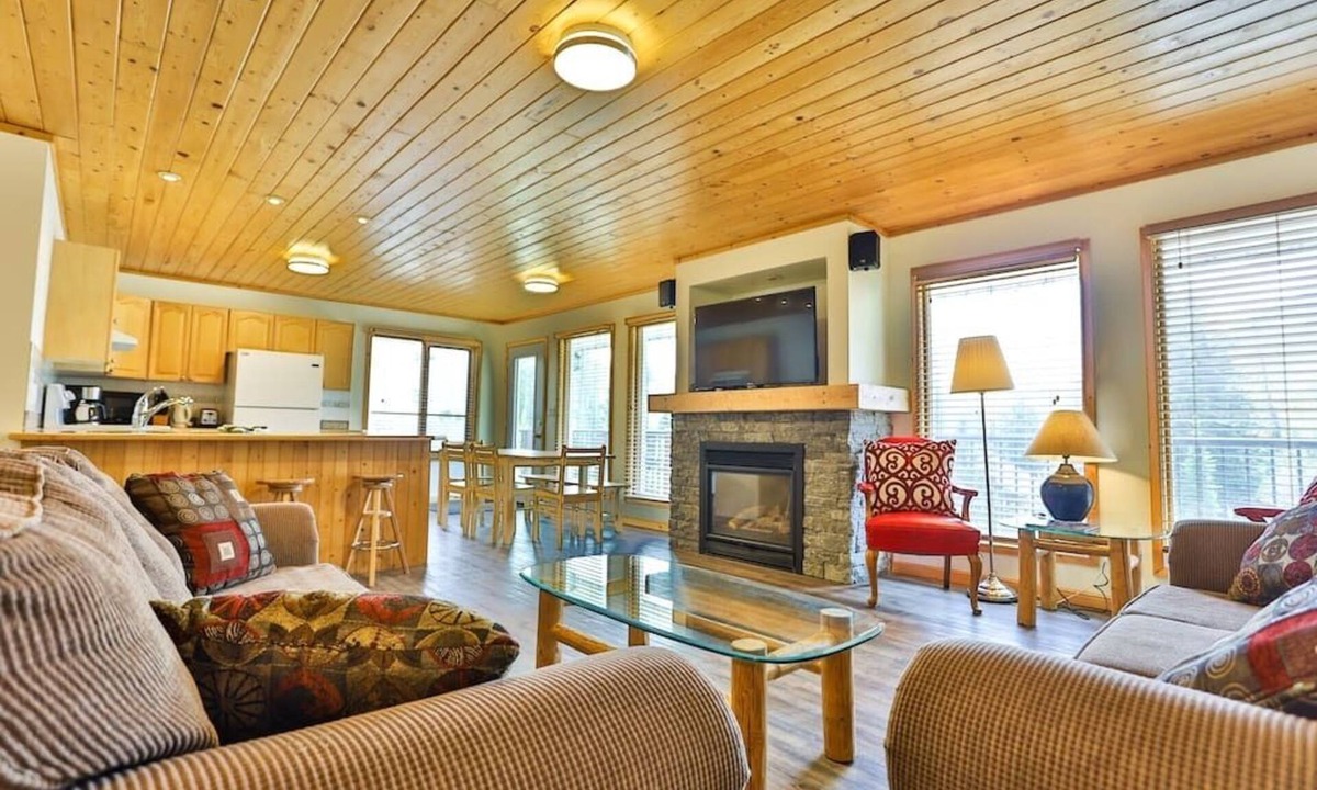 Fernie Apartment | Pine Lodge/Updated/Top Floor/Hot Tub Access