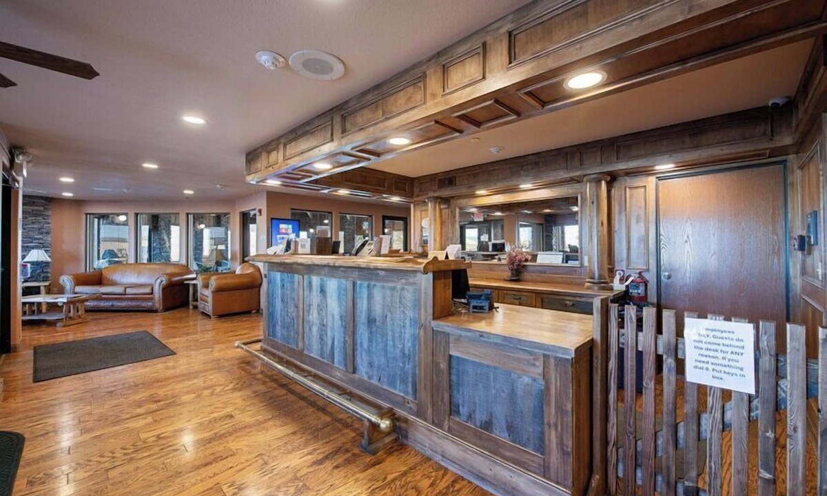 Pinedale Hotel | Pinedale Hotel & Suites