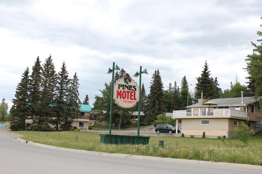 Hinton Hotel | Pines Motel