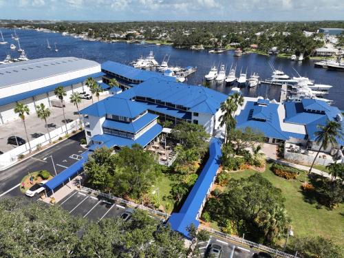 Stuart Resort | Pirate's Cove Resort and Marina - Stuart