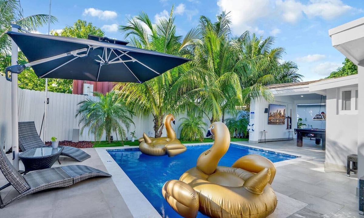 Miami Gardens Villa | Playhouse! 3mi Hard Rock, Heated Pool, Tub & Games
