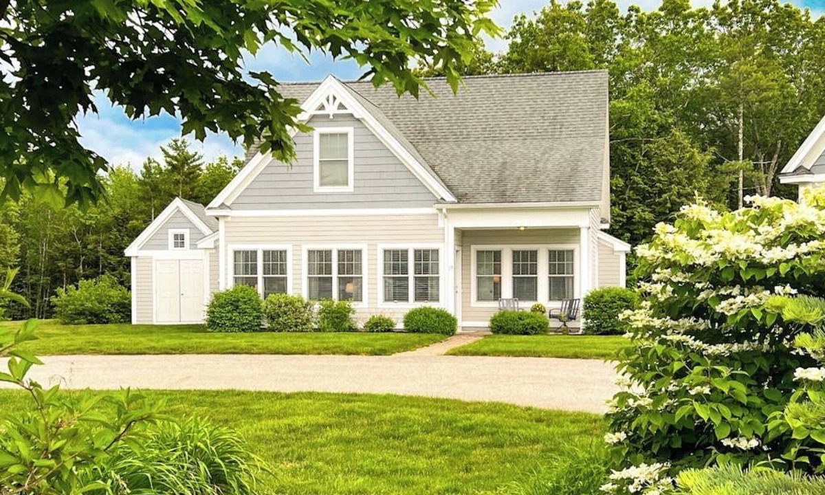Arundel Cottage | Polished home near the Kennebunks with pool, gym & game room