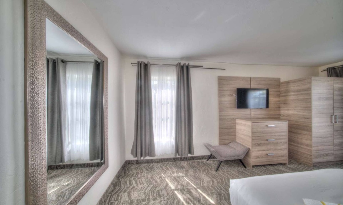Pompano Beach Condo | Pompano 2BR Retreat W/King + 2 Queens Beds