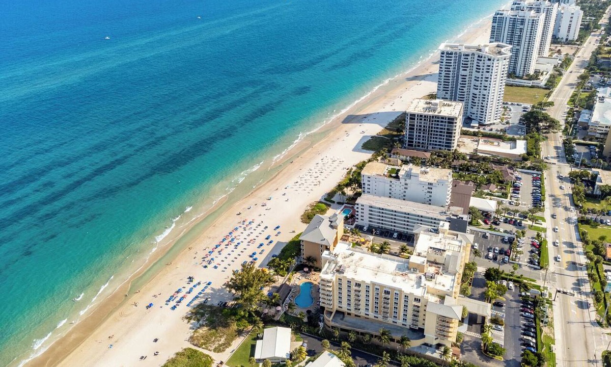Pompano Beach Condo | Pompano Beach | Friends Ocean Coast Retreat | Pool + Beach | 2BR