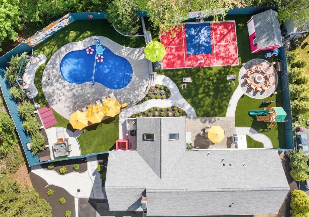 Hyannis House | Pool, Hot Tub, Pickleball, Games, Movies, Playroom, Pets OK