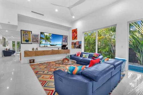 Northeast Coconut Grove House | Pop Art Paradise Coconut Grove Pool Villa