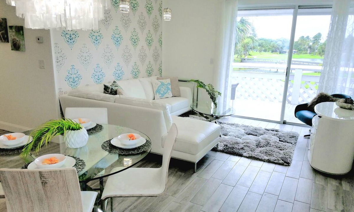 Jupiter Bay Apartment | POSHPADZ -Villa Koalua Walk to Jupiter Beach-Prime Lake Views-Resort Setting