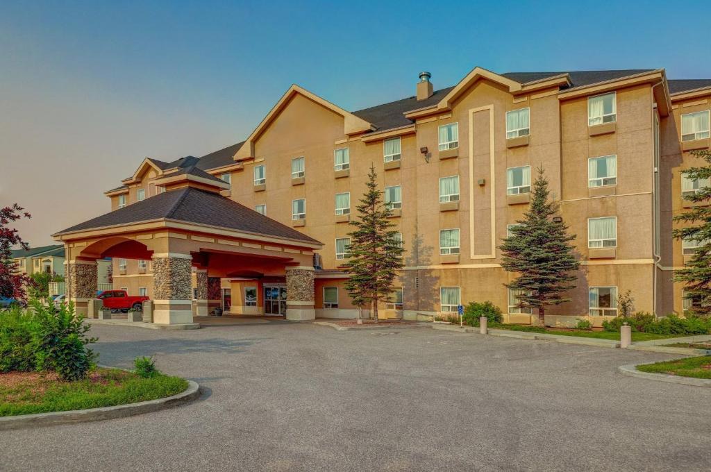 Red Deer Hotel | Prairie Crest Red Deer by IHG