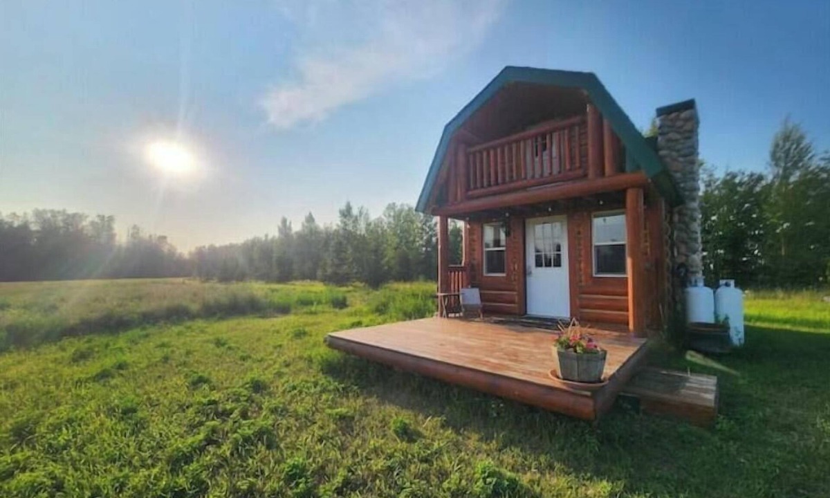 Northeast Edmonton Cabin | Prairie Skies Cabin