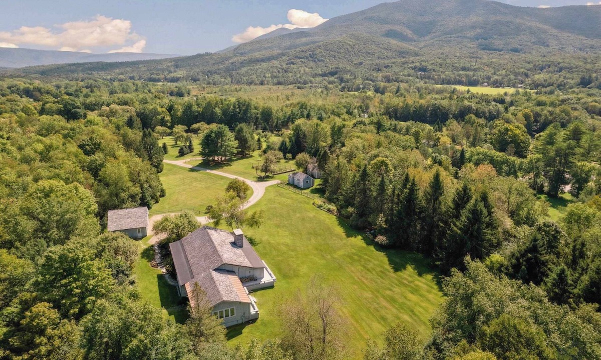 Dorset House | Private 7-BR Retreat on 12 Acres w/Mountain Views