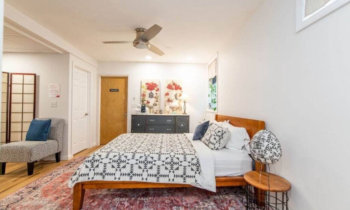 Old North End Apartment | Private Apt w/parking spot shrt walk to Dwntwn!