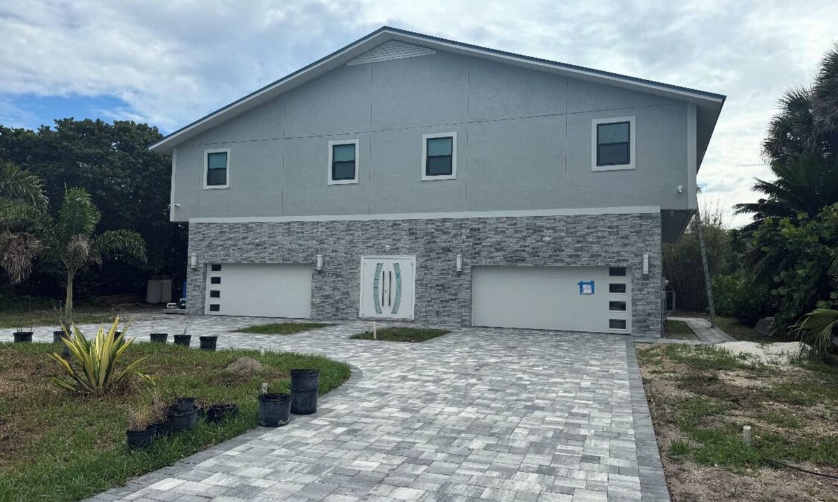 Melbourne Beach House | Private Beach & Ocean Views! Modern 2 bedroom house in Melbourne Beach, FL