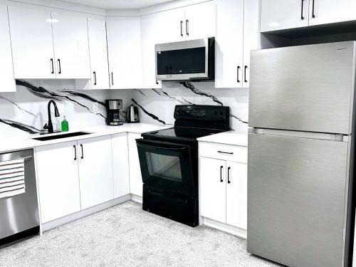 Airdrie House | Private, Cozy, Luxury, Spacious One Bedroom Suite