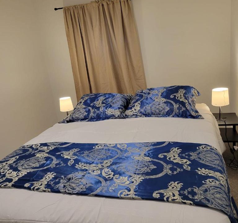 Southwest Edmonton Apartment | Private Family Hideaway or Business Travel in Edmonton - 2 Bedroom Apartment