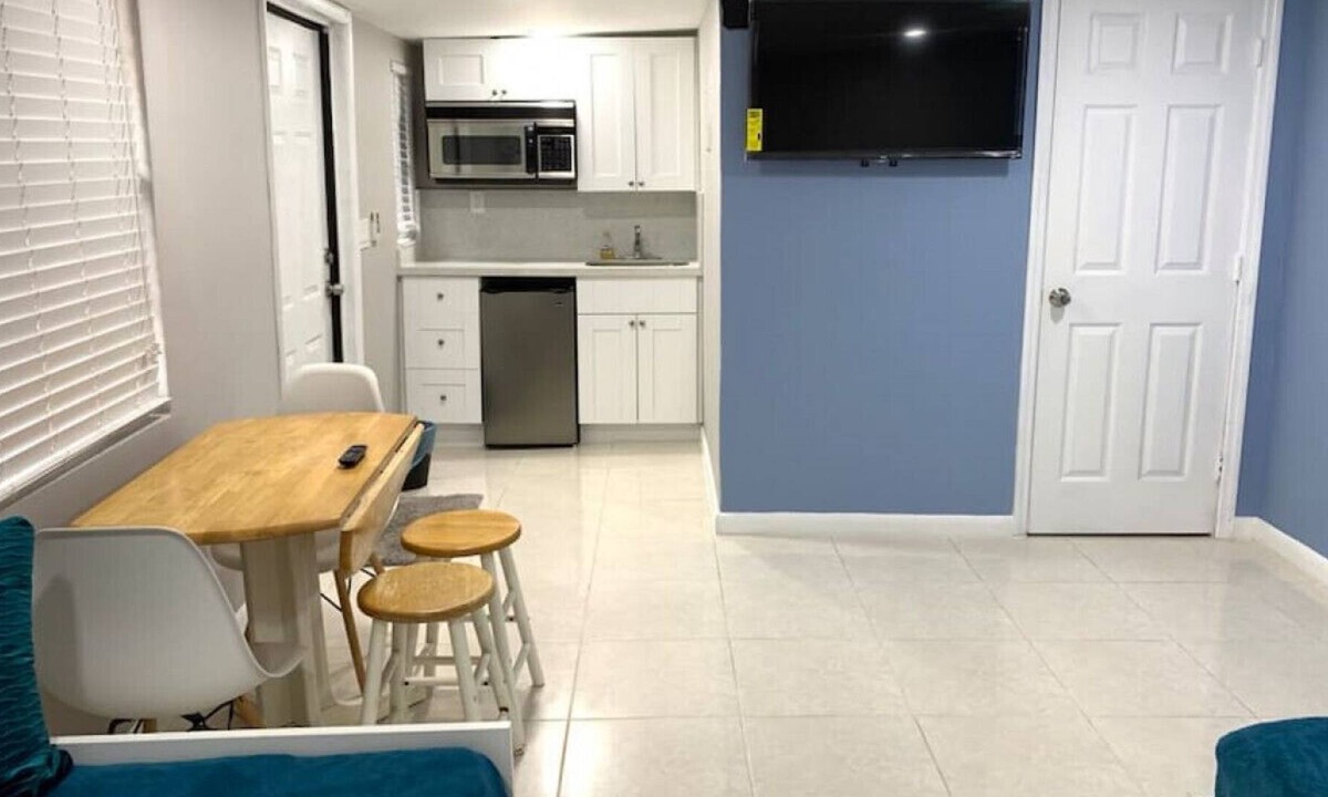 Little Ranches Apartment | Private Hollywood Studio Near Beach & Hard Rock