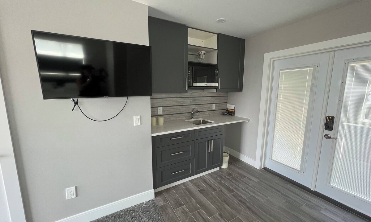 Black Mountain Apartment | Private Lake View Apt