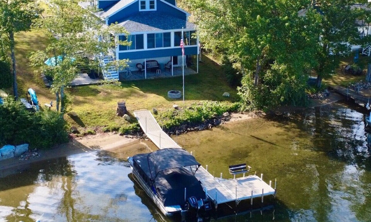 Lochmere House | Private Lakefront Winnisquam Home - Dock, Dogs, Kayaks, Fire Pit, Ample Parking