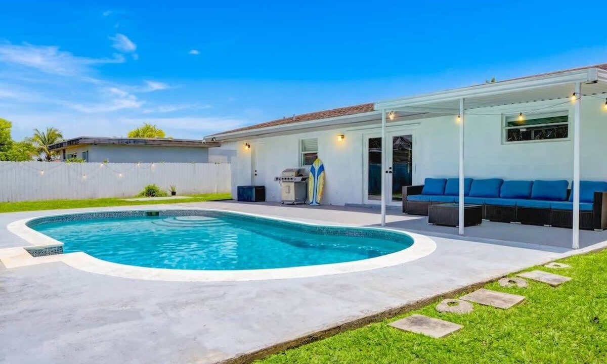 Miami Gardens House | Private Miami Retreat - Pool - BBQ - Sleeps 6