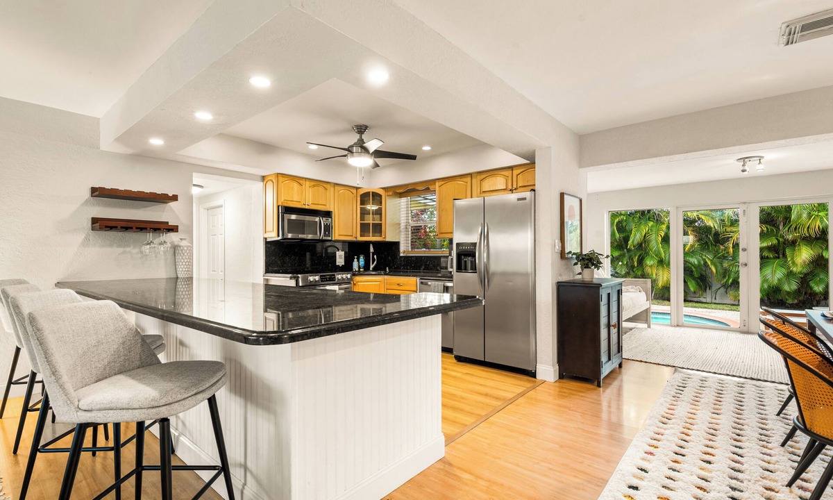 Garden Isles House | Private Oasis, Sleeps 10 - Pool - BBQ - Games - Beach Nearby