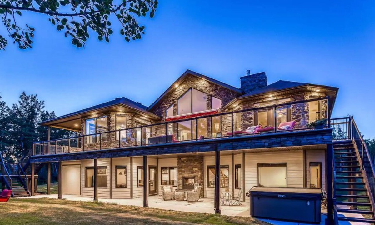 Airdrie House | Private Oasis with Hot Tub