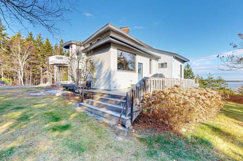 Ocean Point House | Private Oceanfront Home - 2 Fireplaces, 4 Decks & Grill, Dog-friendly