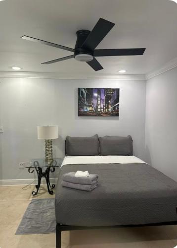 South Miami House | Private Queen Room Steps from University of Miami and Free Parking